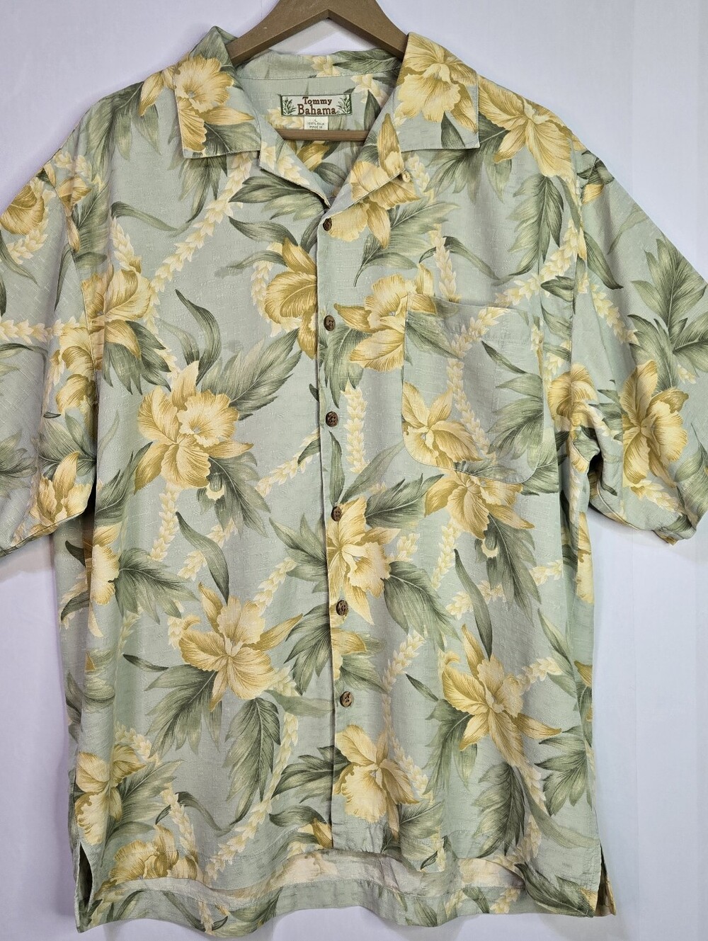 Tommy Bahama Men Size L Washable Silk S/Sleeve Button Up Shirt, Tropical Print